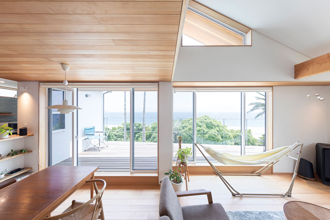 イソダ 【3000万円台/40坪台/間取り図あり】お手本にしたのは北欧の温かみ。海沿いに建つスローライフを楽しむ家の建築実例画像2