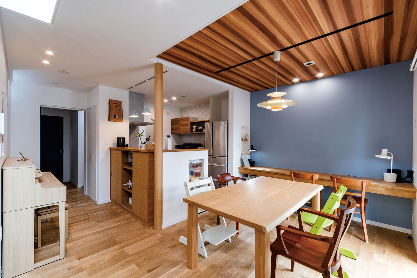 イソダ 【4000万円台/50坪台/間取り図あり】アクセントカラーが光る北欧スタイルの二世帯住宅の建築実例画像3