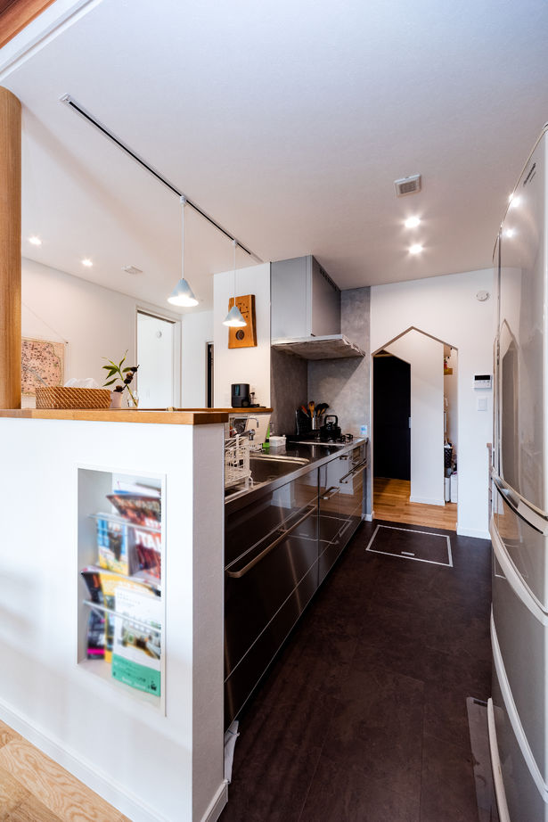 イソダ 【4000万円台/50坪台/間取り図あり】アクセントカラーが光る北欧スタイルの二世帯住宅の建築実例画像5