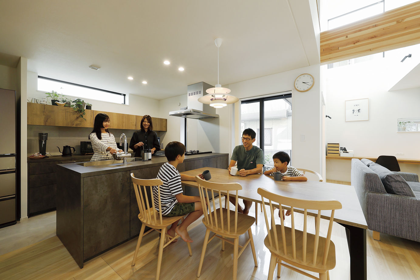 イソダ 【自然素材／間取り図有り／収納充実】吹き抜けが家族をつなぐ。収納充実でゆとりある住まいの建築実例画像2