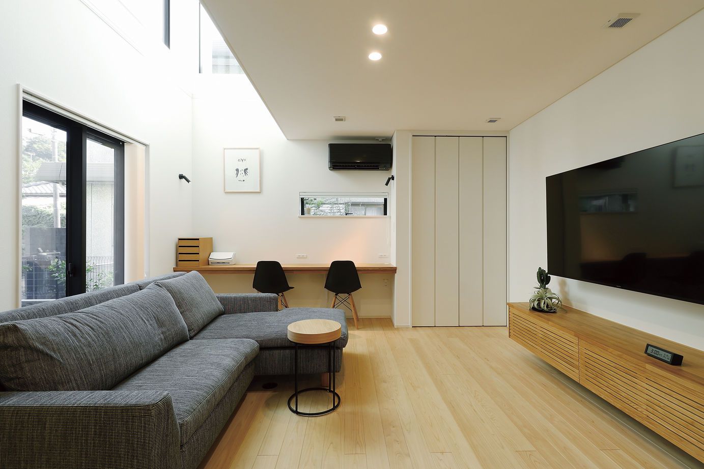 イソダ 【自然素材／間取り図有り／収納充実】吹き抜けが家族をつなぐ。収納充実でゆとりある住まいの建築実例画像4