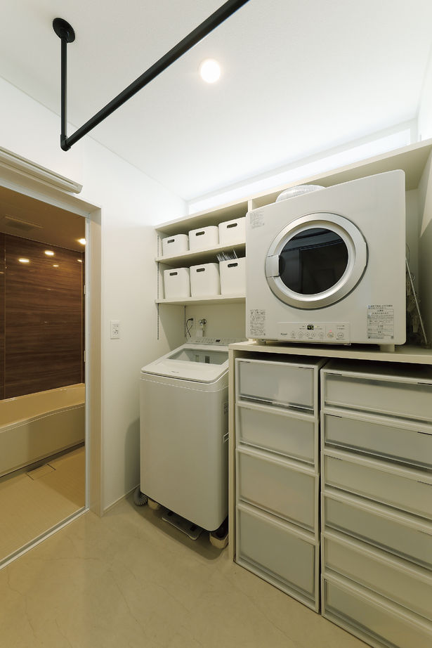 イソダ 【自然素材／間取り図有り／収納充実】吹き抜けが家族をつなぐ。収納充実でゆとりある住まいの建築実例画像7