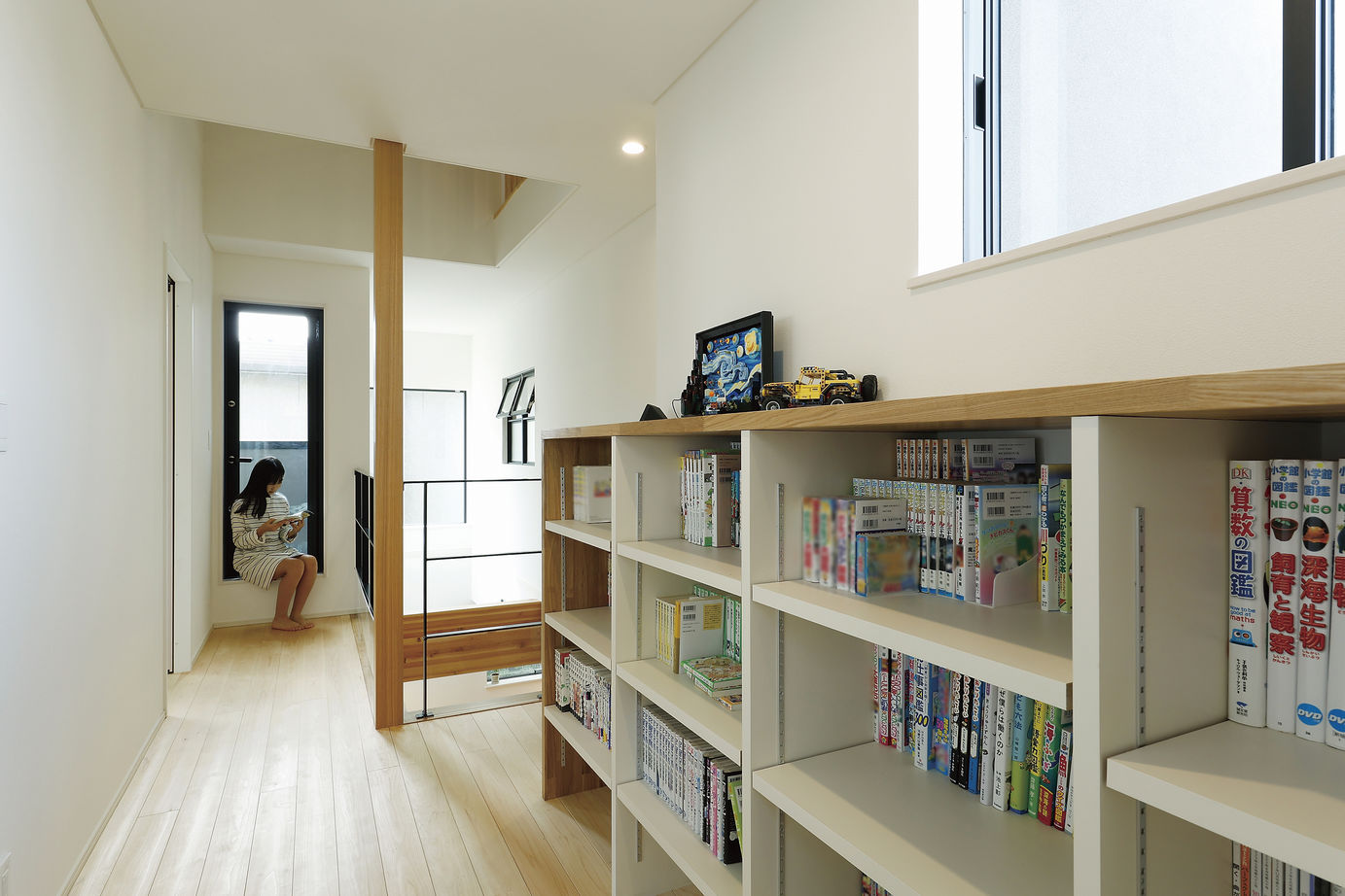 イソダ 【自然素材／間取り図有り／収納充実】吹き抜けが家族をつなぐ。収納充実でゆとりある住まいの建築実例画像9