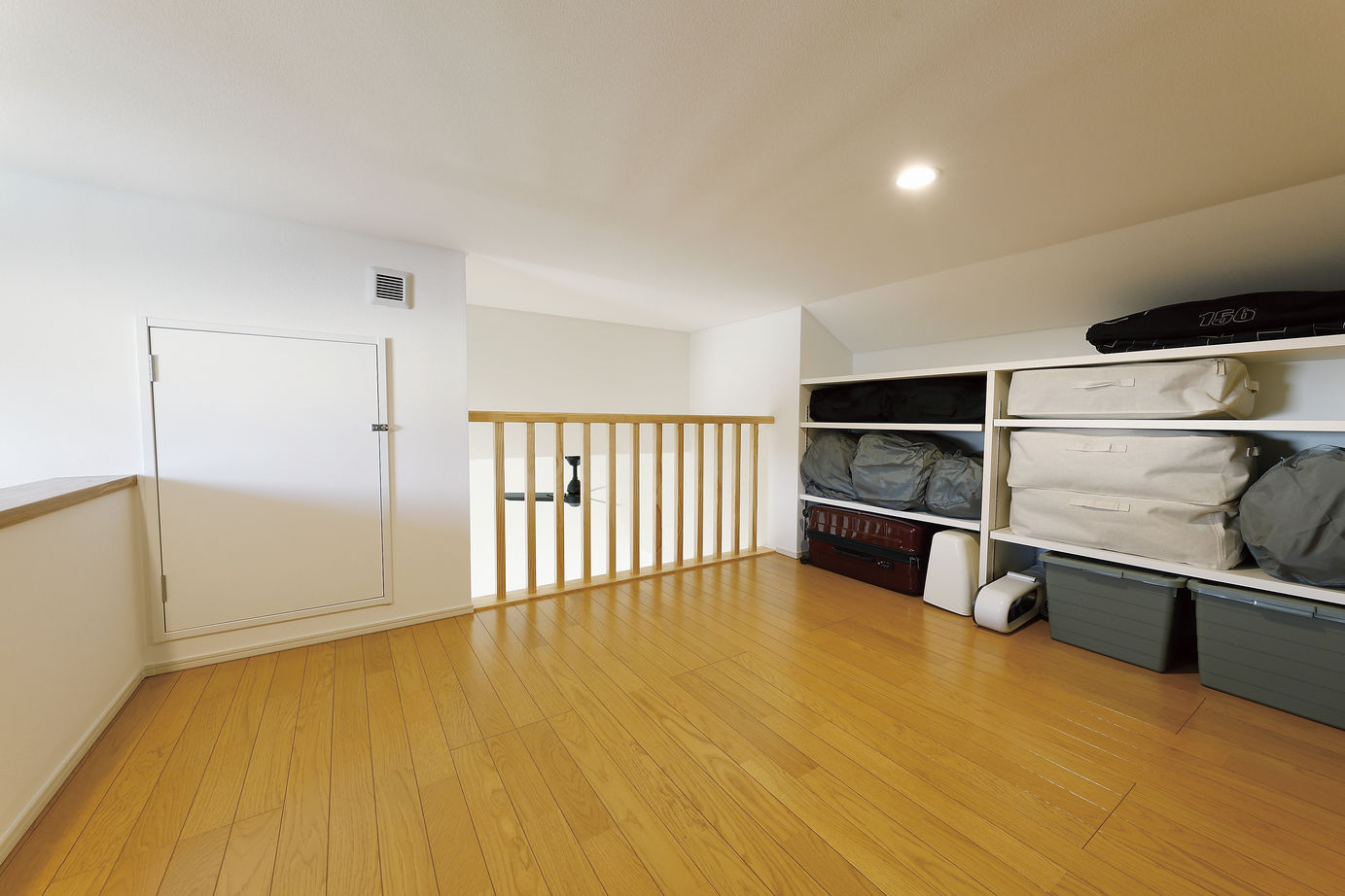 イソダ 【自然素材／間取り図有り／収納充実】吹き抜けが家族をつなぐ。収納充実でゆとりある住まいの建築実例画像10