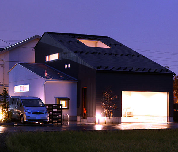 Suumo 金沢市 インナーガレージ 空 庭と家 車庫 自然光と立体的な空間が家族の心をつなぐ家 シィー プランニング の建築実例詳細 注文住宅