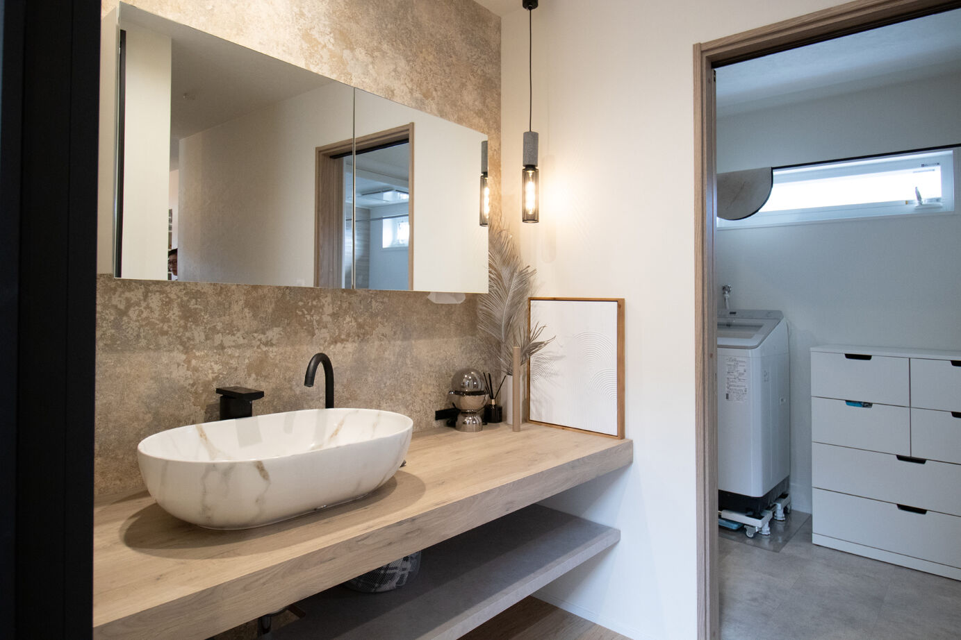 NJ HOME/なかむら住宅 【3LDK/モダン/回遊動線】洗練されたデザインと暮らしやすい回遊動線のある住まいの建築実例画像2