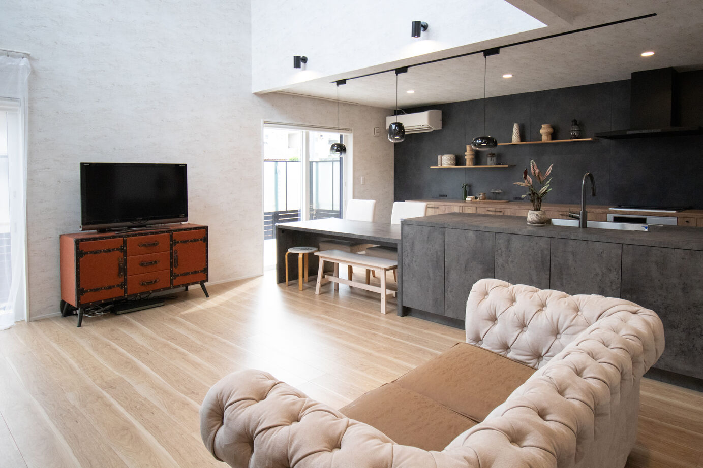 NJ HOME/なかむら住宅 【3LDK/モダン/回遊動線】洗練されたデザインと暮らしやすい回遊動線のある住まいの建築実例画像4