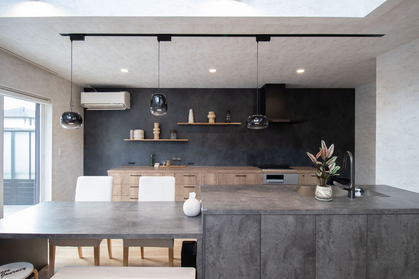 NJ HOME/なかむら住宅 【3LDK/モダン/回遊動線】洗練されたデザインと暮らしやすい回遊動線のある住まいの建築実例画像5