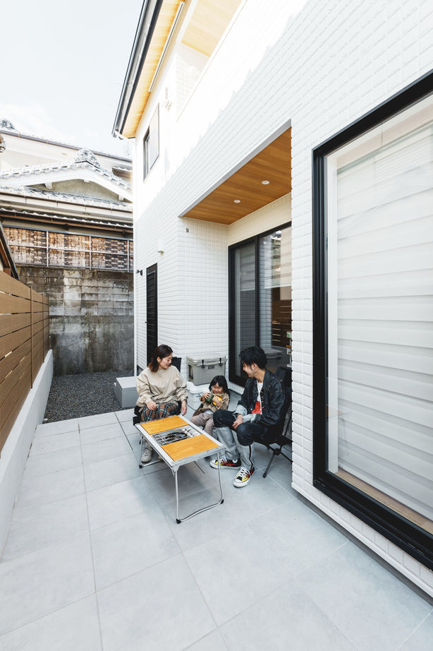 LIVIA(リビア)一級建築士事務所 【京都/2000万円台/間取図】テラスや吹抜けから光を採り込んだ、グレーが映える細部まで美しい家の建築実例画像6