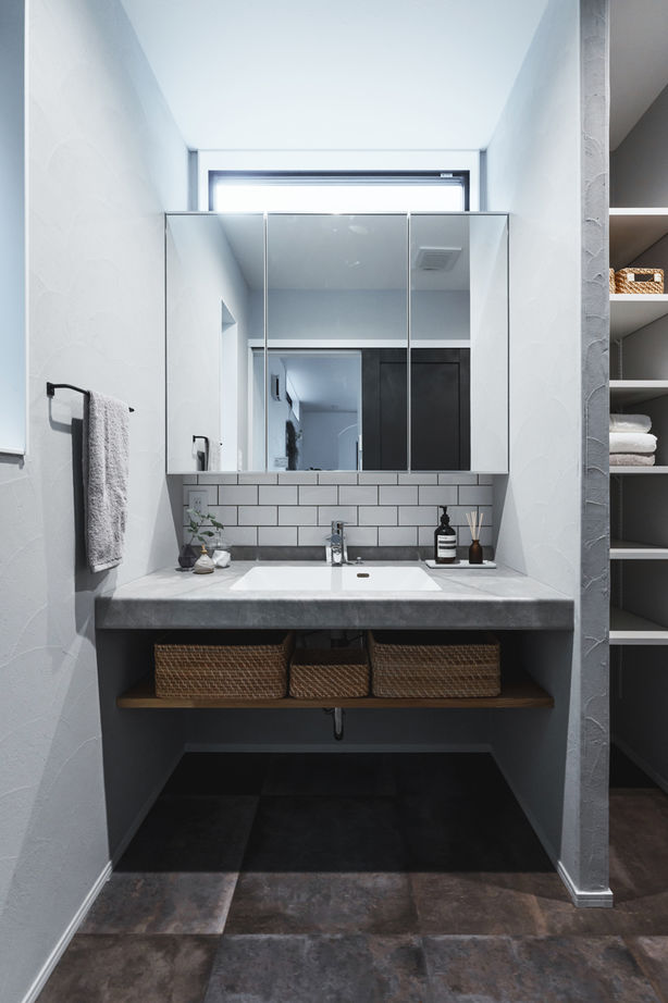 LIVIA(リビア)一級建築士事務所 【京都/2000万円台/間取図】テラスや吹抜けから光を採り込んだ、グレーが映える細部まで美しい家の建築実例画像9