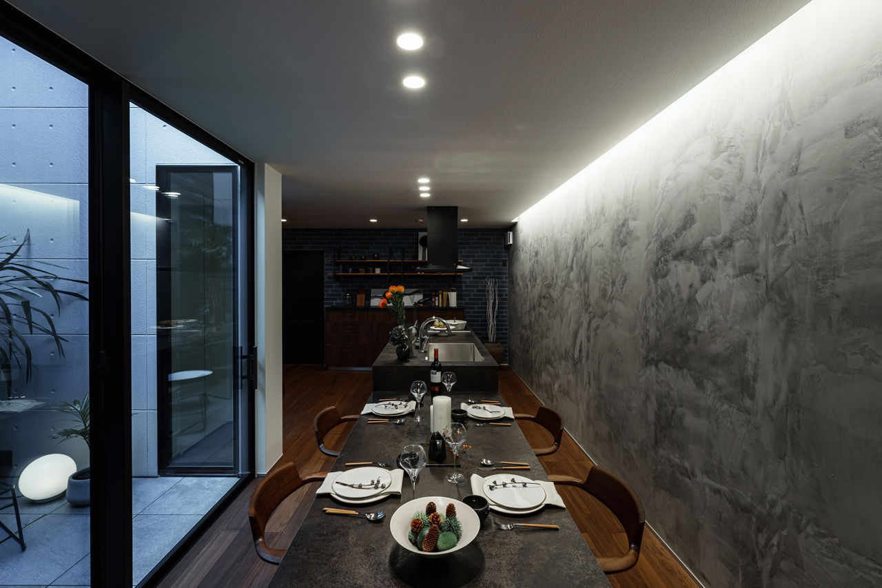 LIVIA(リビア)一級建築士事務所 【京都/狭小/中庭/間取図】美しさと家族のつながりを追求した、外から中が見えないライトコートのある家の建築実例画像2