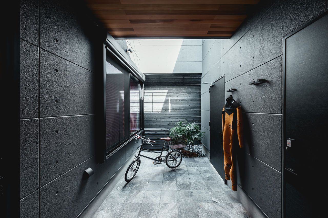 LIVIA(リビア)一級建築士事務所 【京都/狭小/中庭/間取図】美しさと家族のつながりを追求した、外から中が見えないライトコートのある家の建築実例画像3