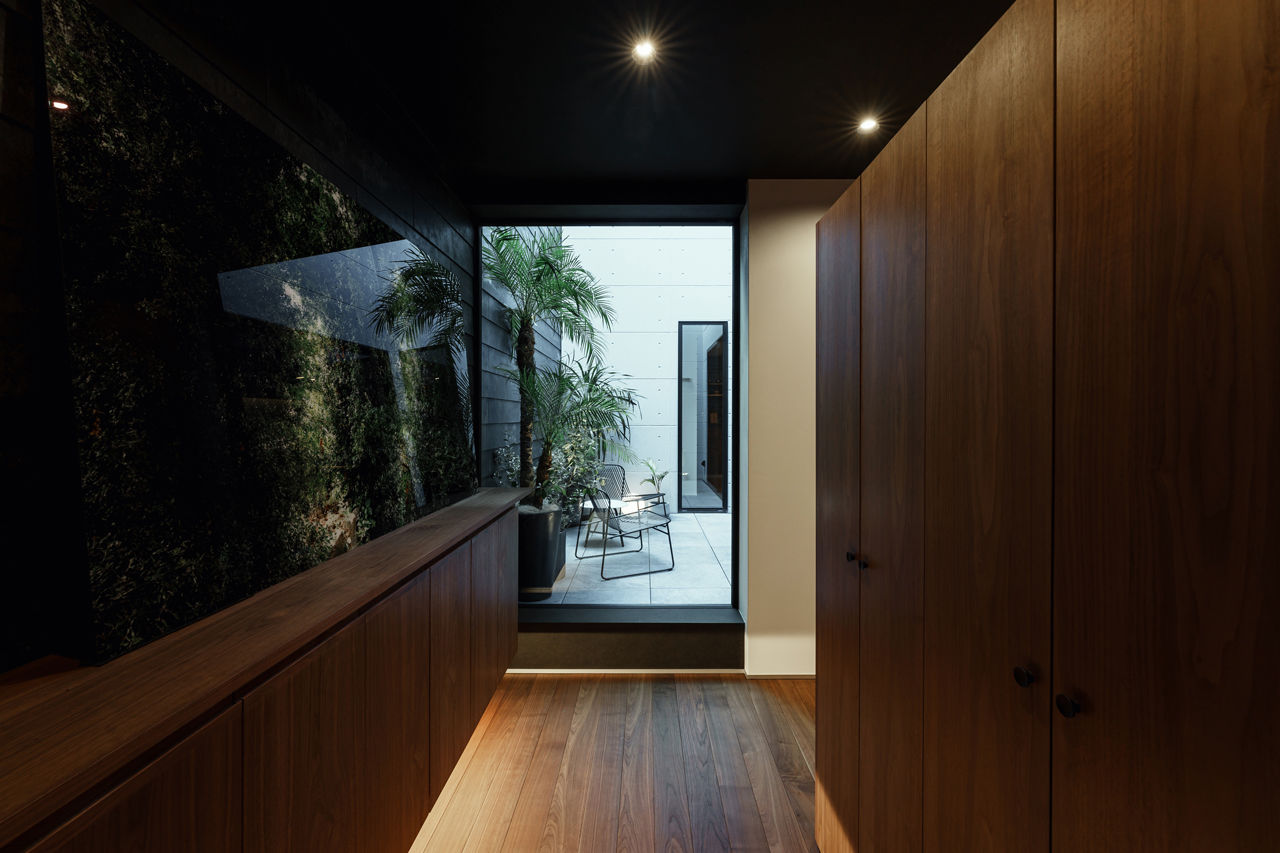 LIVIA(リビア)一級建築士事務所 【京都/狭小/中庭/間取図】美しさと家族のつながりを追求した、外から中が見えないライトコートのある家の建築実例画像4