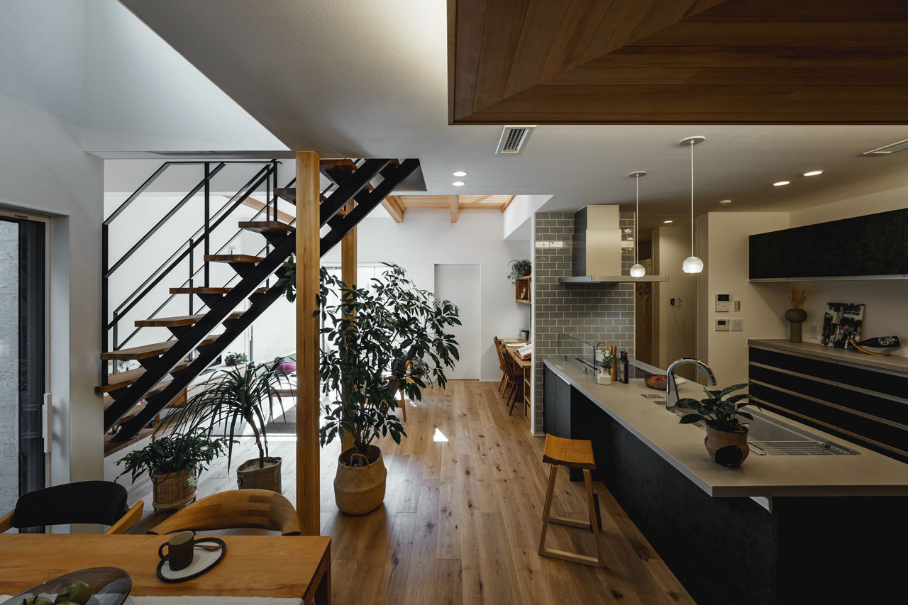 LIVIA(リビア)一級建築士事務所 【京都/全館空調 /間取図】どこにいても家族の気配を感じる、外に閉じて内に開く家の建築実例画像4