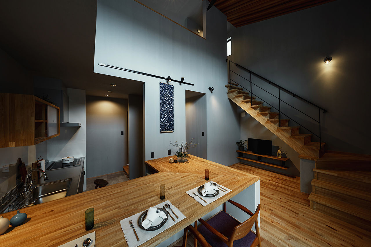 LIVIA(リビア)一級建築士事務所 【京都/2000万円台/30坪以下/吹抜け/間取図】大きな造作のダイニングテーブルが家族をつなぐシンプルハウスの建築実例画像4