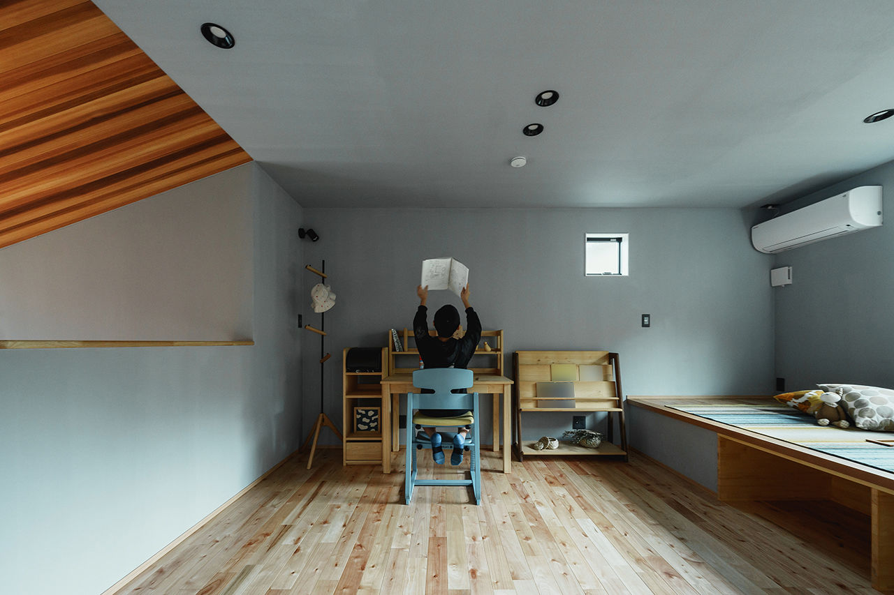 LIVIA(リビア)一級建築士事務所 【京都/2000万円台/30坪以下/吹抜け/間取図】大きな造作のダイニングテーブルが家族をつなぐシンプルハウスの建築実例画像10