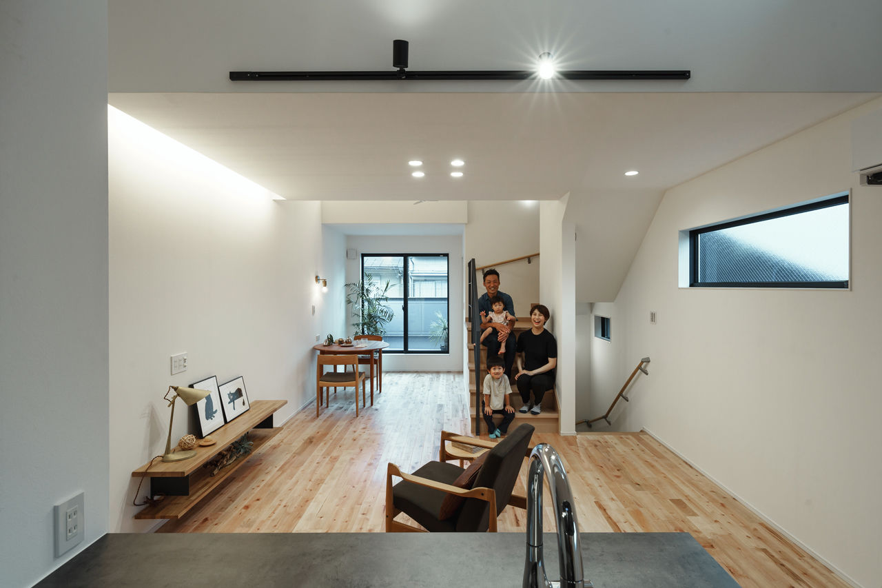 LIVIA(リビア)一級建築士事務所 【京都/2000万円台/狭小/２階リビング/間取図】24.3坪に２つの吹抜けで開放感と明るさを生み出した家の建築実例画像2