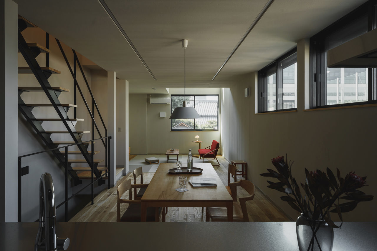 LIVIA(リビア)一級建築士事務所 【京都/狭小】20坪台の土地に吹抜けや視線の抜けを活かして広がりを演出したジャパンディスタイルの家の建築実例画像2