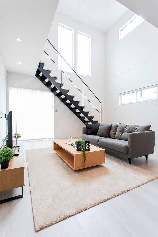 昭和ハウジング泉州・パナソニックビルダーズグループ 【2000万円台/テクノ工法/貝塚市/おしゃれ】窓のない外観に、明るい吹抜けのリビング。ギャップを楽しむ家の建築実例画像6