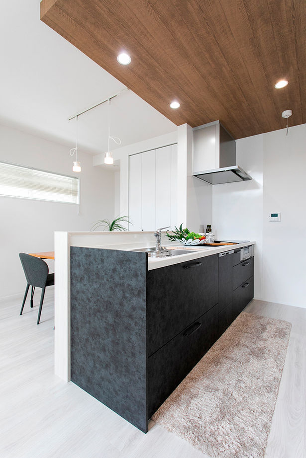 昭和ハウジング泉州・パナソニックビルダーズグループ 【2000万円台/テクノ工法/貝塚市/おしゃれ】窓のない外観に、明るい吹抜けのリビング。ギャップを楽しむ家の建築実例画像11