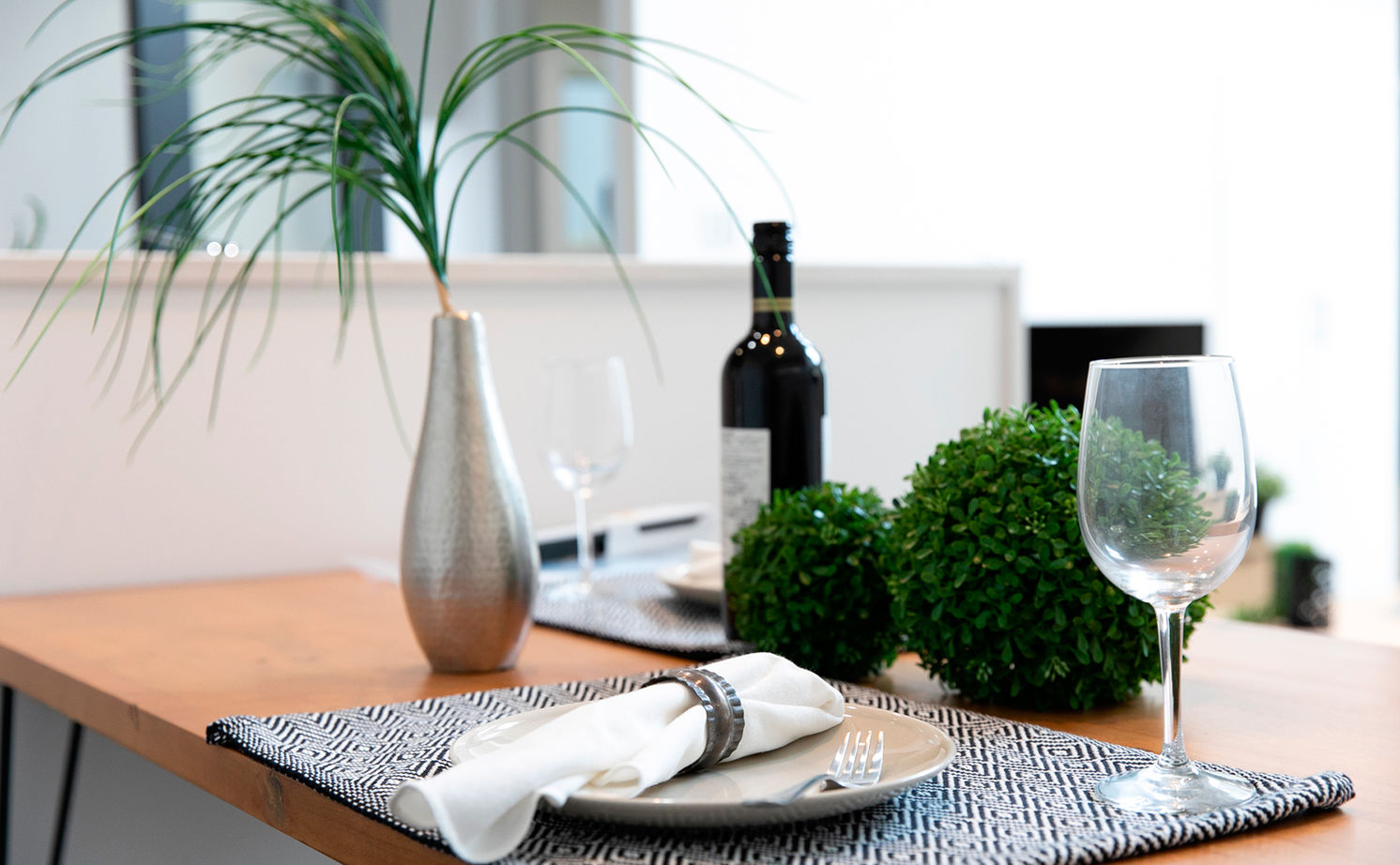 昭和ハウジング泉州・パナソニックビルダーズグループ 【2000万円台/テクノ工法/貝塚市/おしゃれ】窓のない外観に、明るい吹抜けのリビング。ギャップを楽しむ家の建築実例画像12