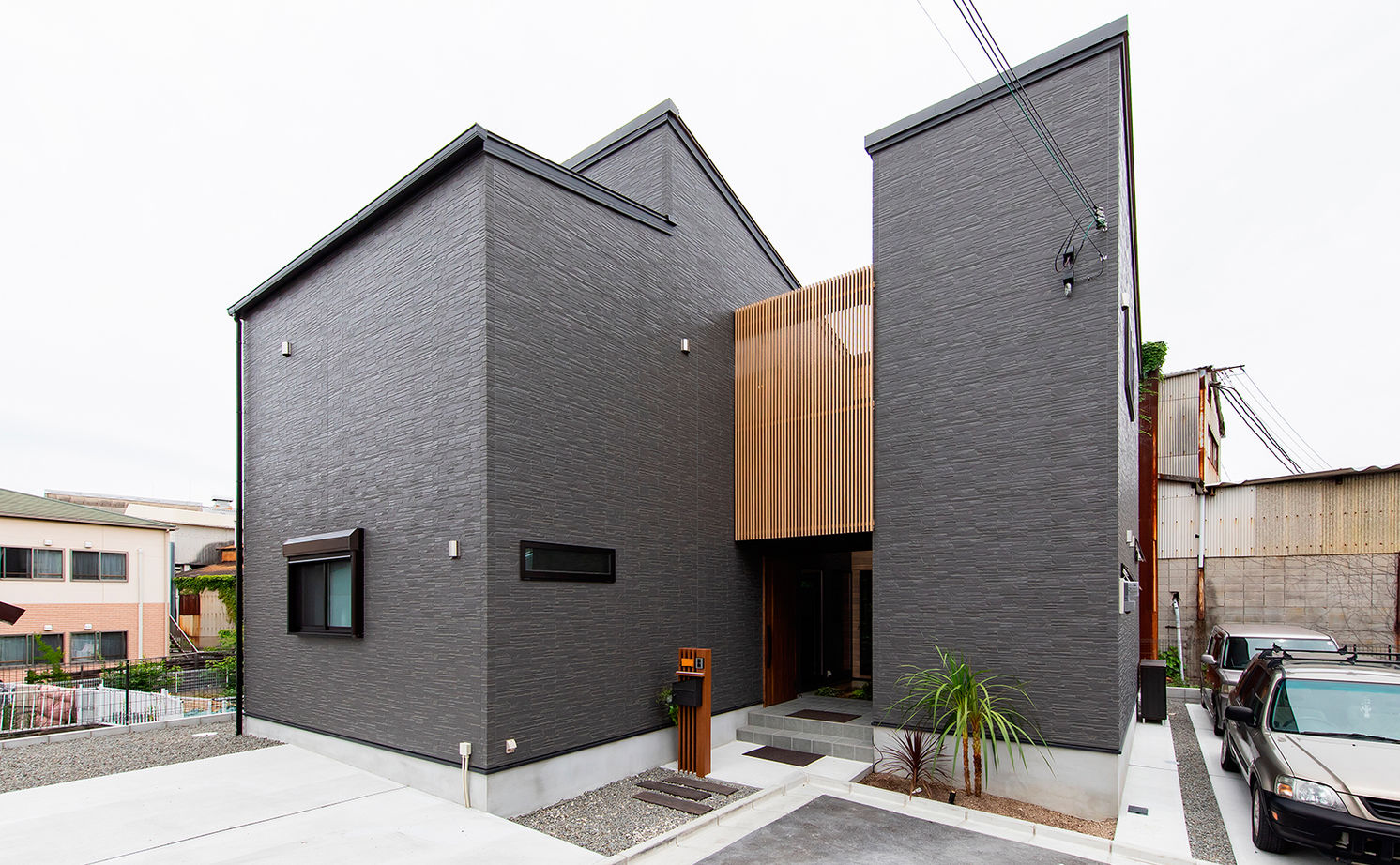 昭和ハウジング泉州・パナソニックビルダーズグループ 【3000万円台/二世帯住宅/テクノ工法/貝塚市】勾配天井とバルコニーが2階リビングの開放感をアップ！の建築実例画像2