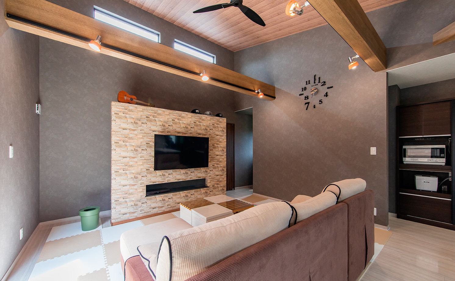 昭和ハウジング泉州・パナソニックビルダーズグループ 【3000万円台/二世帯住宅/テクノ工法/貝塚市】勾配天井とバルコニーが2階リビングの開放感をアップ！の建築実例画像3