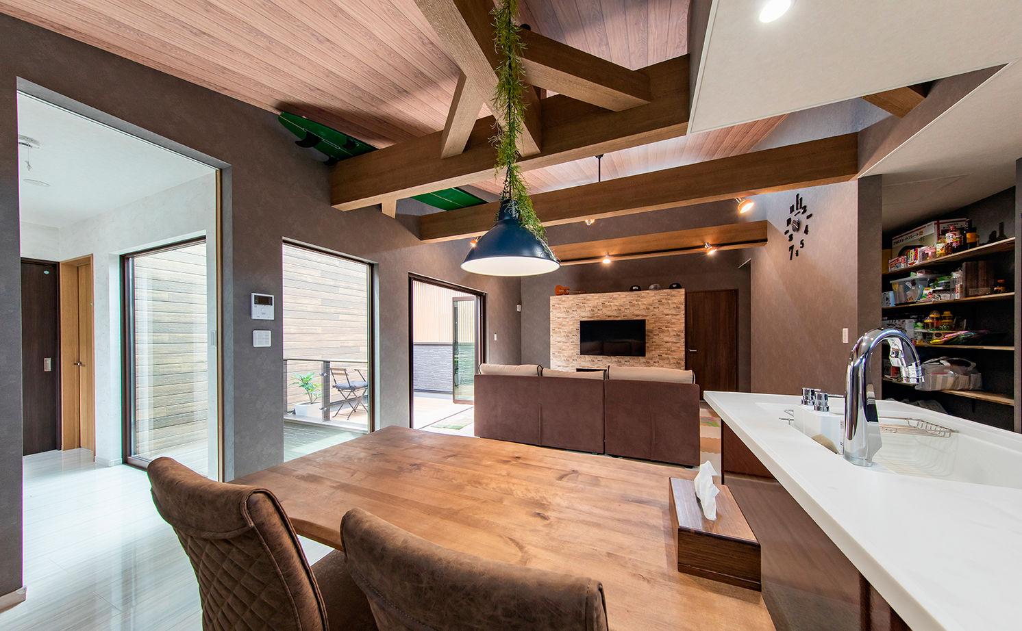 昭和ハウジング泉州・パナソニックビルダーズグループ 【3000万円台/二世帯住宅/テクノ工法/貝塚市】勾配天井とバルコニーが2階リビングの開放感をアップ！の建築実例画像4