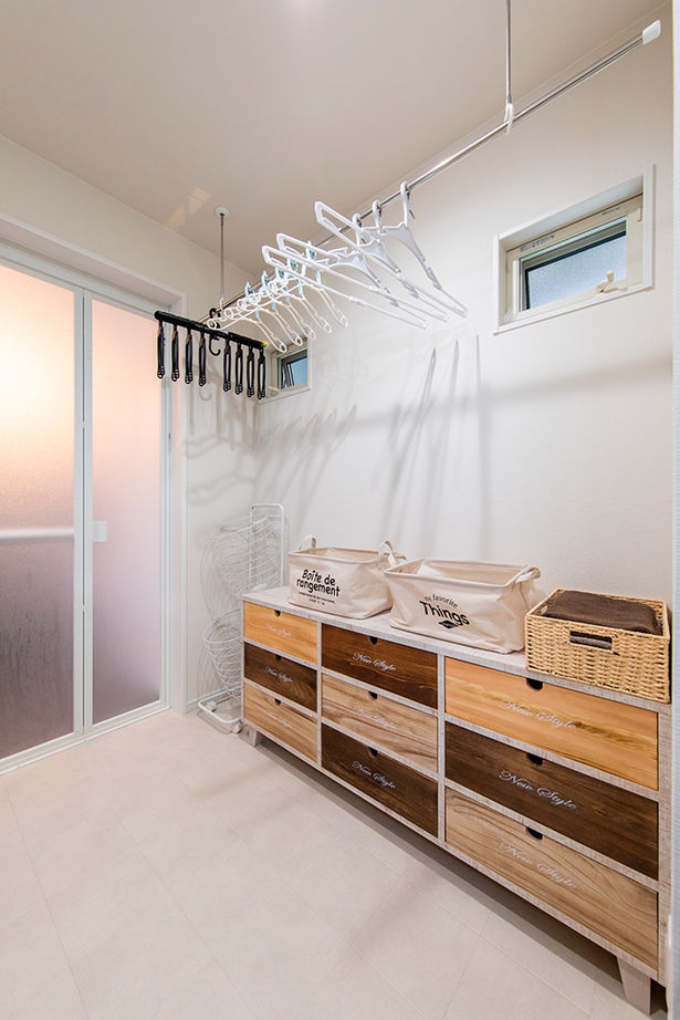 昭和ハウジング泉州・パナソニックビルダーズグループ 【3000万円台/二世帯住宅/テクノ工法/貝塚市】勾配天井とバルコニーが2階リビングの開放感をアップ！の建築実例画像16