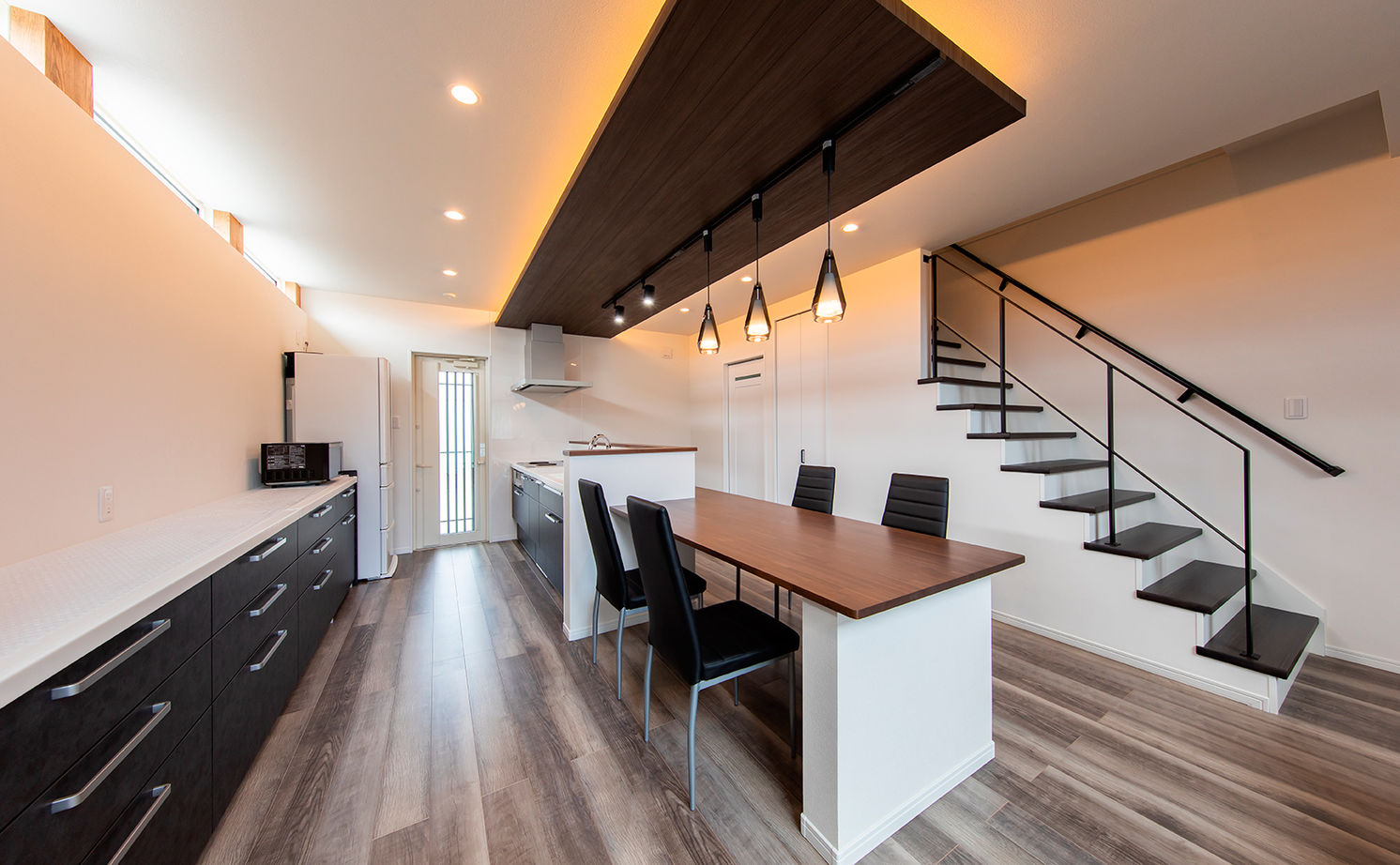 昭和ハウジング泉州・パナソニックビルダーズグループ 【3000万円台/テクノ工法/泉佐野市/車2台】吹き抜けのある広々リビング！洗練された大人のおしゃれ空間の建築実例画像7