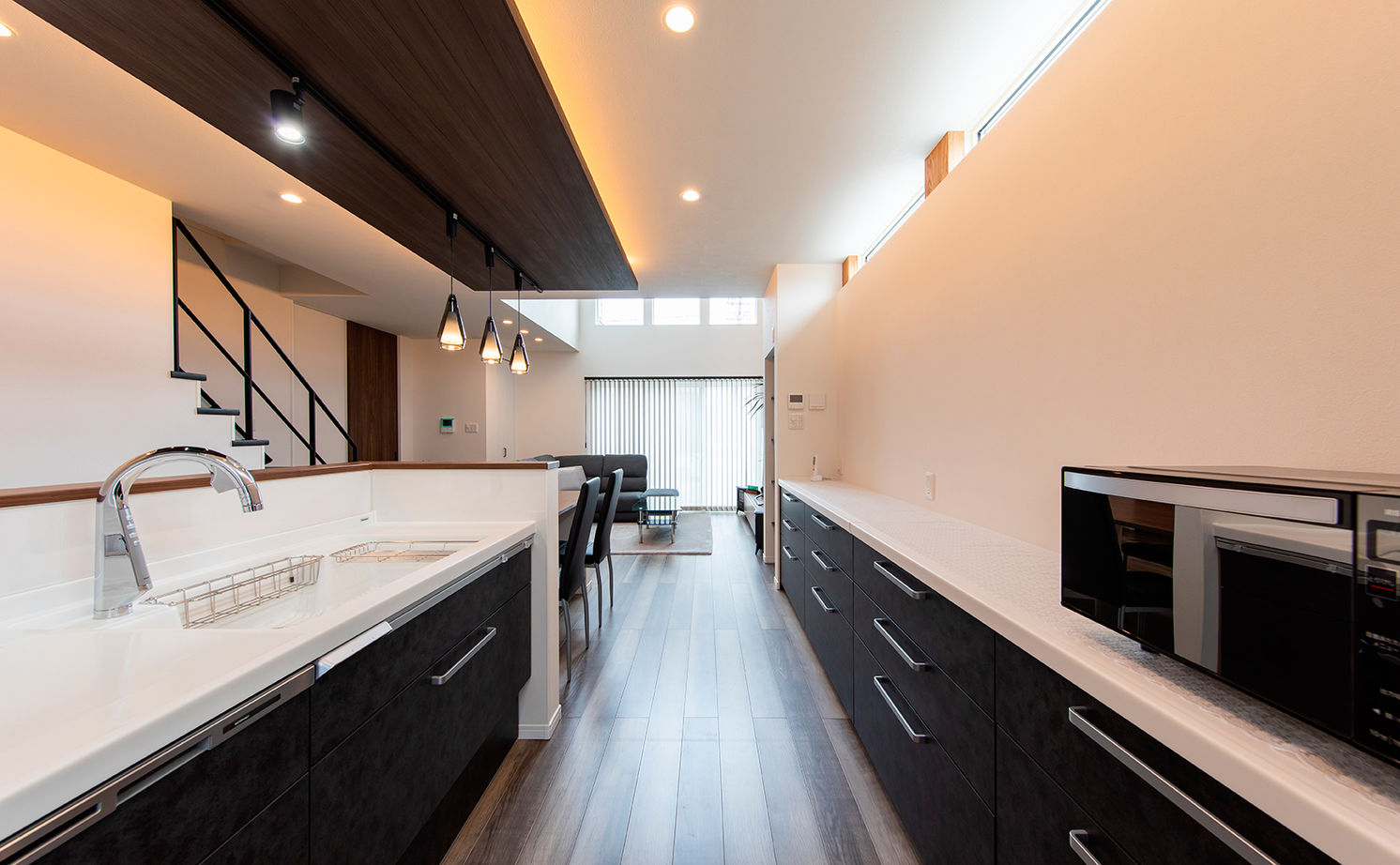 昭和ハウジング泉州・パナソニックビルダーズグループ 【3000万円台/テクノ工法/泉佐野市/車2台】吹き抜けのある広々リビング！洗練された大人のおしゃれ空間の建築実例画像10