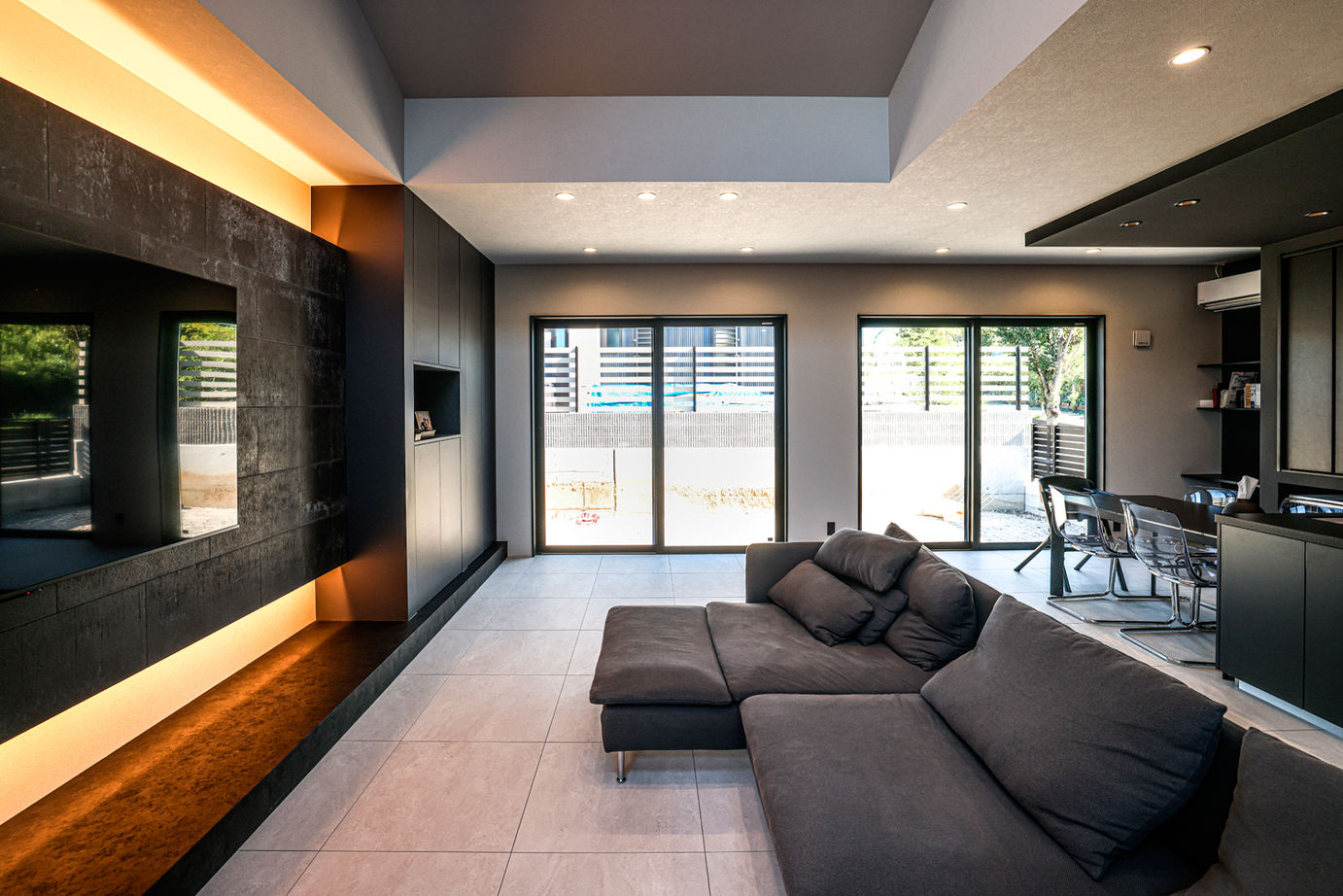 昭和ハウジング泉州・パナソニックビルダーズグループ 【平屋/3,000万円台/テクノ工法/間取り図】内外をブラックベースでクールに。迫力のあるオンリーワンの平屋の建築実例画像3