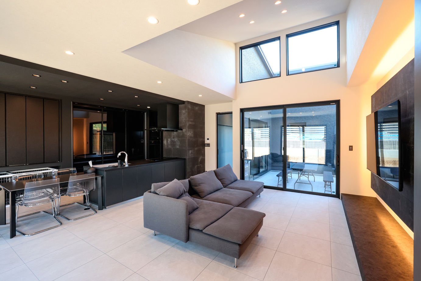 昭和ハウジング泉州・パナソニックビルダーズグループ 【平屋/3,000万円台/テクノ工法/間取り図】内外をブラックベースでクールに。迫力のあるオンリーワンの平屋の建築実例画像8