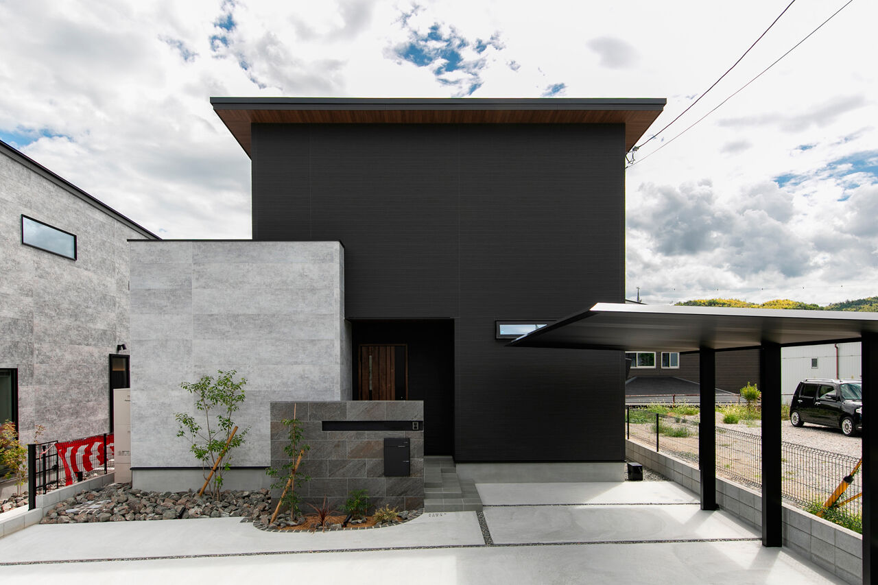 昭和ハウジング泉州・パナソニックビルダーズグループ 【2000万円台/テクノ工法/貝塚市/間取り図】ブラック×ウォールナットがモダン。家事ラクな平屋風動線の家の建築実例画像1