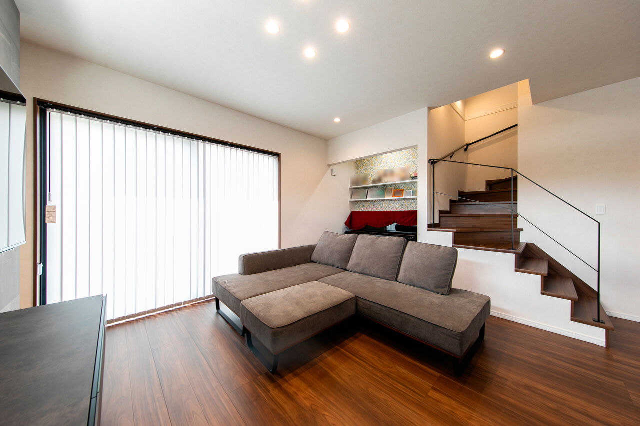 昭和ハウジング泉州・パナソニックビルダーズグループ 【2000万円台/テクノ工法/貝塚市/間取り図】ブラック×ウォールナットがモダン。家事ラクな平屋風動線の家の建築実例画像4