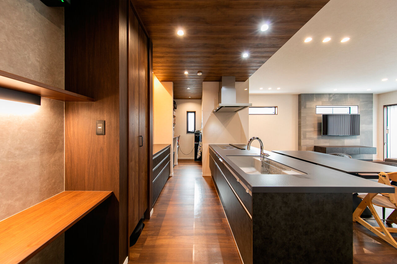 昭和ハウジング泉州・パナソニックビルダーズグループ 【2000万円台/テクノ工法/貝塚市/間取り図】ブラック×ウォールナットがモダン。家事ラクな平屋風動線の家の建築実例画像6