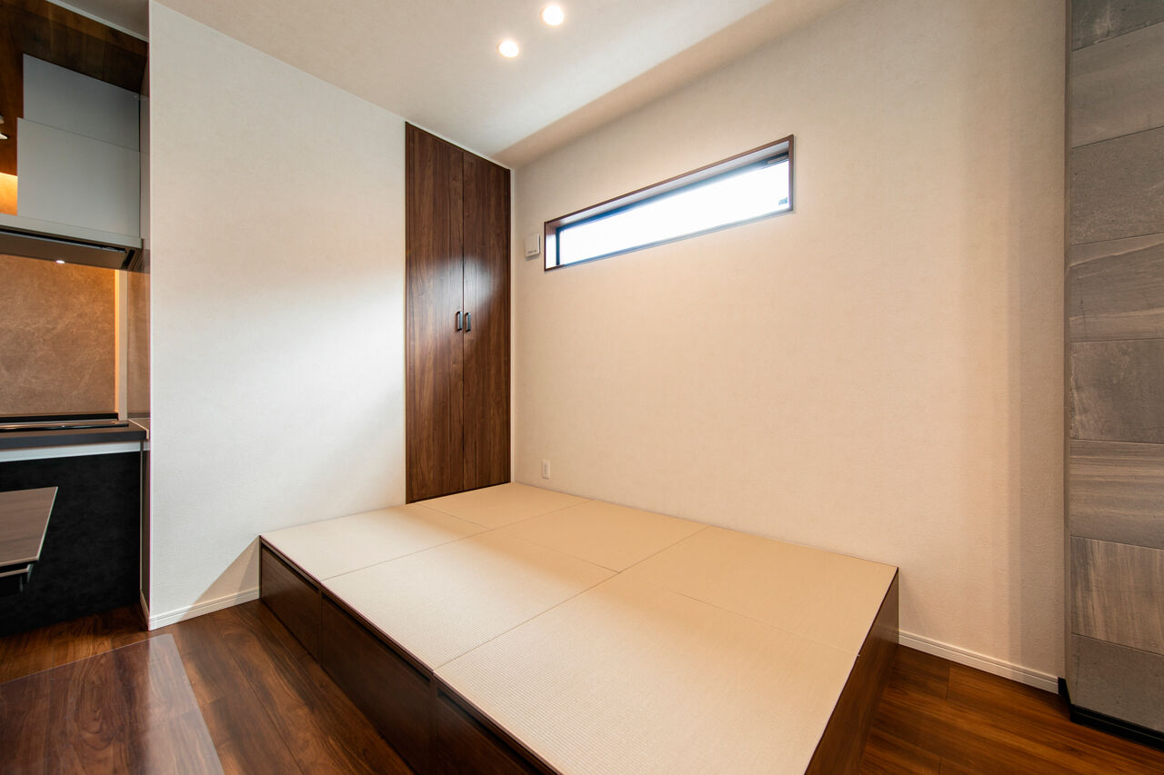 昭和ハウジング泉州・パナソニックビルダーズグループ 【2000万円台/テクノ工法/貝塚市/間取り図】ブラック×ウォールナットがモダン。家事ラクな平屋風動線の家の建築実例画像8