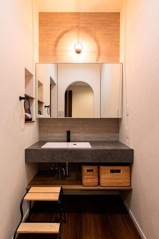 昭和ハウジング泉州・パナソニックビルダーズグループ 【2000万円台/テクノ工法/貝塚市/間取り図】ブラック×ウォールナットがモダン。家事ラクな平屋風動線の家の建築実例画像9