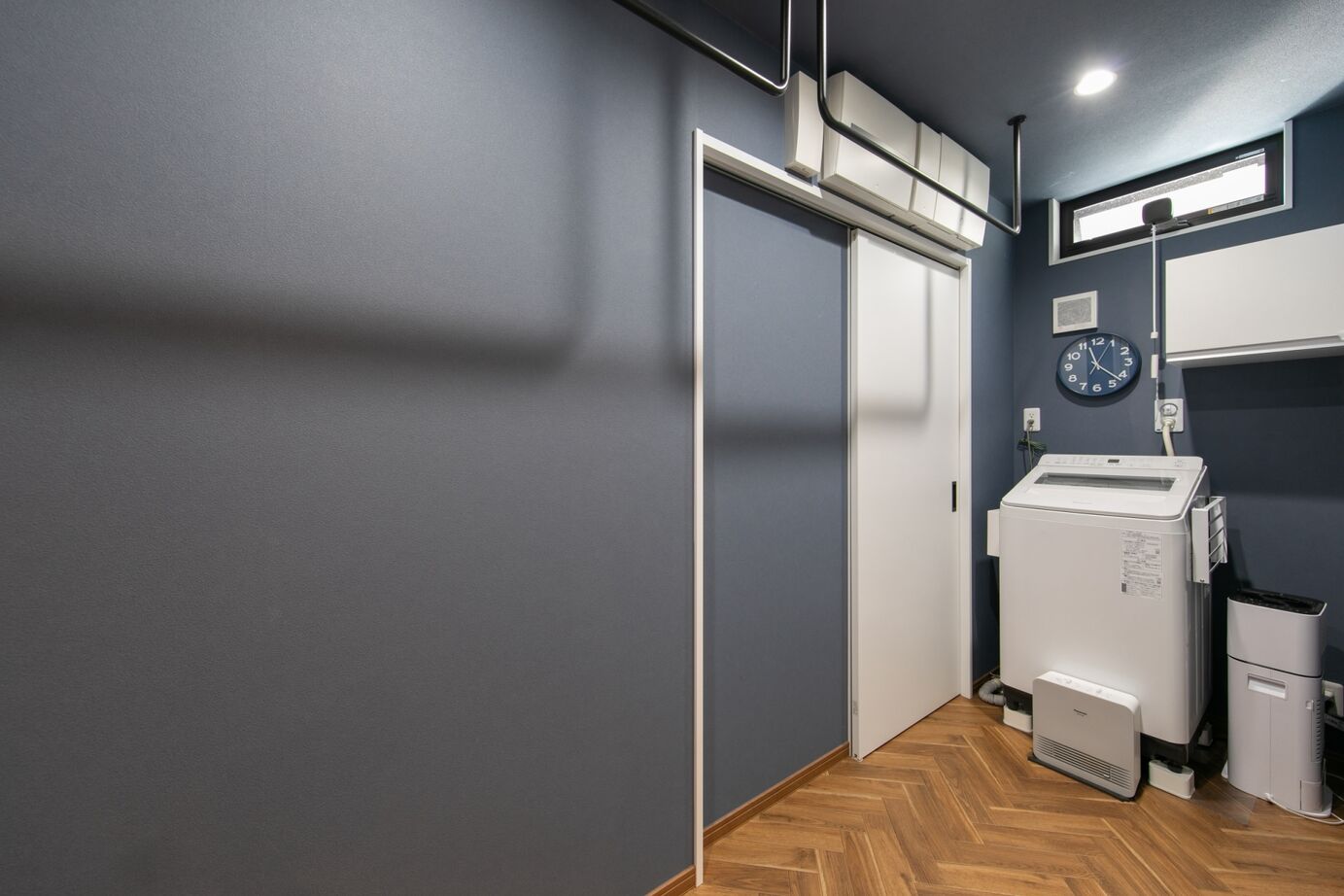 昭和ハウジング泉州・パナソニックビルダーズグループ 【貝塚市/２台駐車】木目とブラックが映える、家事ラクな回遊動線の家の建築実例画像7