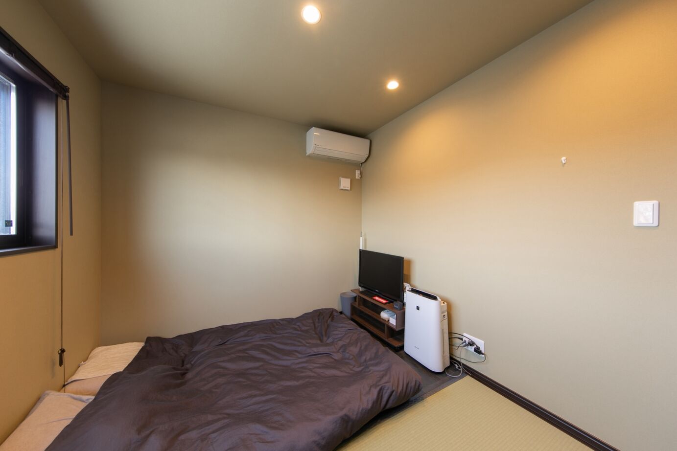 昭和ハウジング泉州・パナソニックビルダーズグループ 【貝塚市/２台駐車】木目とブラックが映える、家事ラクな回遊動線の家の建築実例画像8