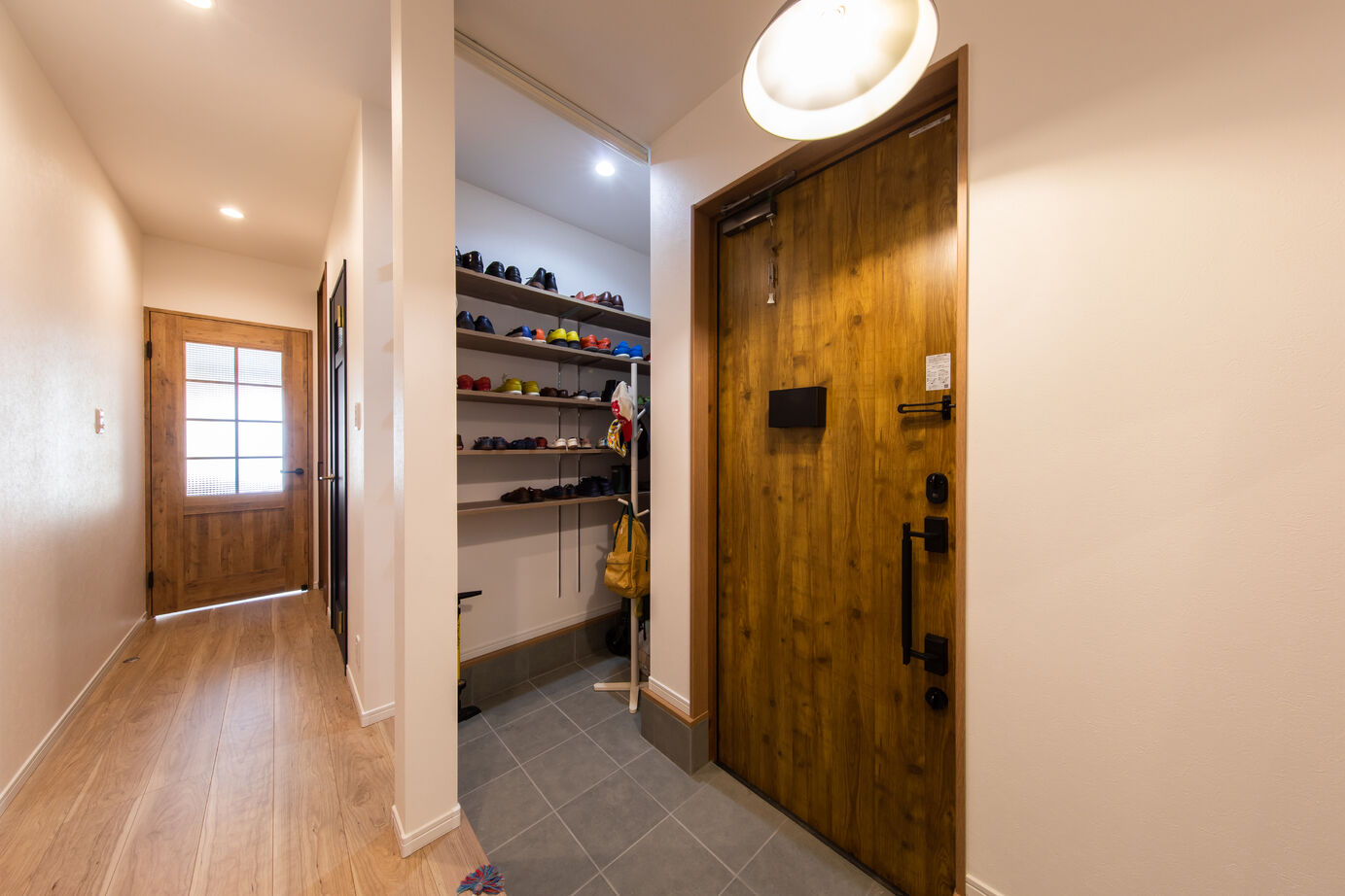 昭和ハウジング泉州・パナソニックビルダーズグループ 【岸和田市】木目が映える、北欧風のおしゃれな住まいの建築実例画像15