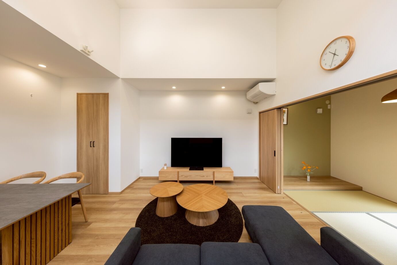 昭和ハウジング泉州・パナソニックビルダーズグループ 【貝塚市】木の温もりと光が心地よい、和モダンの家の建築実例画像