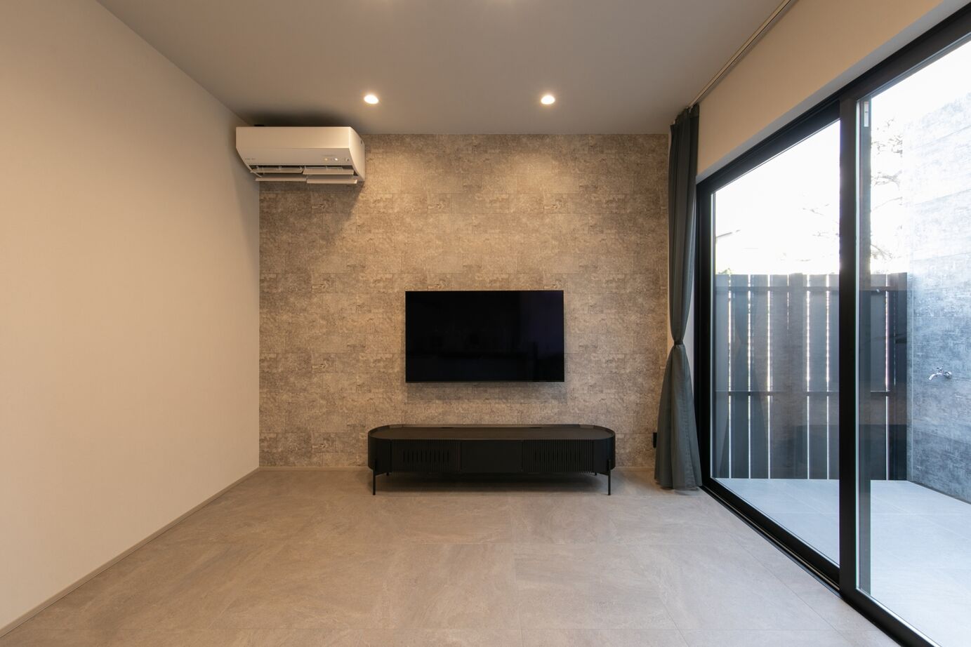 昭和ハウジング泉州・パナソニックビルダーズグループ 【岸和田市】シックなデザインと機能性。収納力と家事ラク動線で、暮らしにゆとりを生む家の建築実例画像2