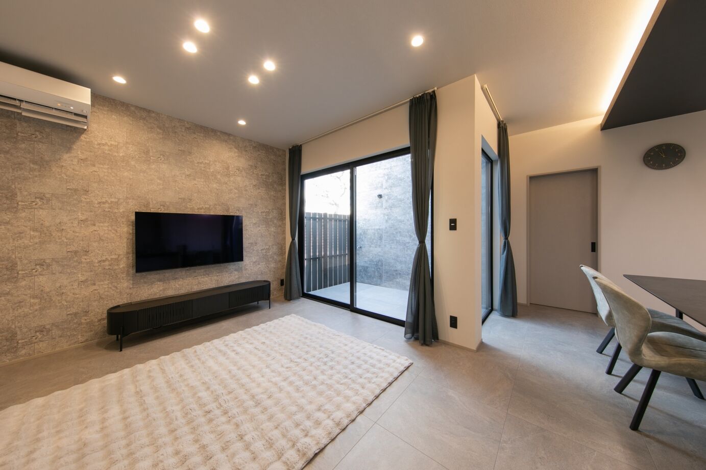 昭和ハウジング泉州・パナソニックビルダーズグループ 【岸和田市】シックなデザインと機能性。収納力と家事ラク動線で、暮らしにゆとりを生む家の建築実例画像3