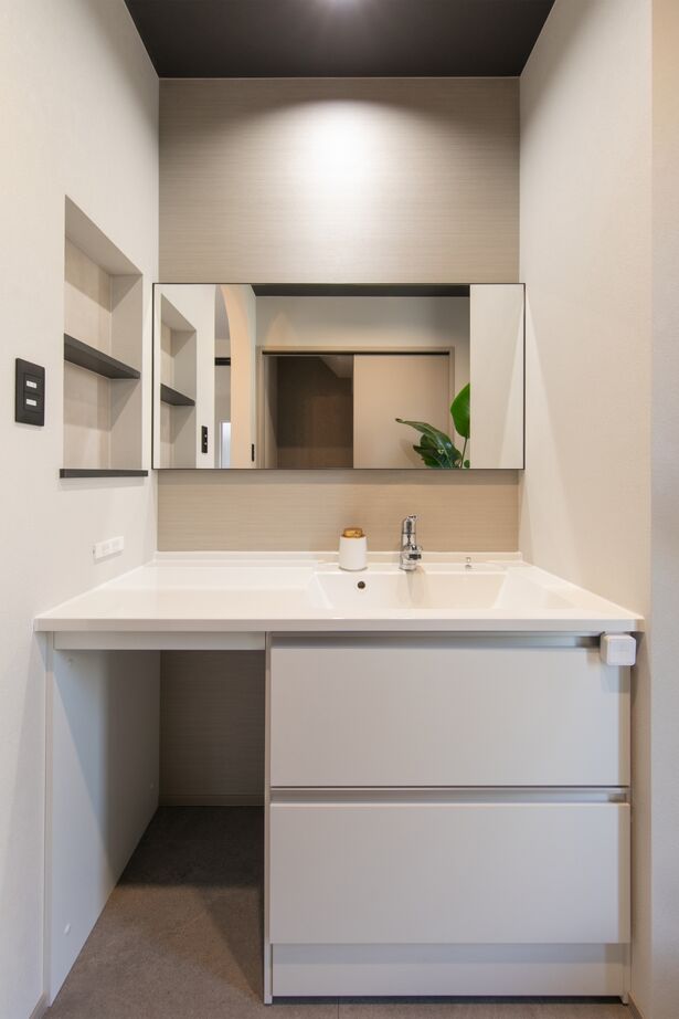 昭和ハウジング泉州・パナソニックビルダーズグループ 【岸和田市】シックなデザインと機能性。収納力と家事ラク動線で、暮らしにゆとりを生む家の建築実例画像6