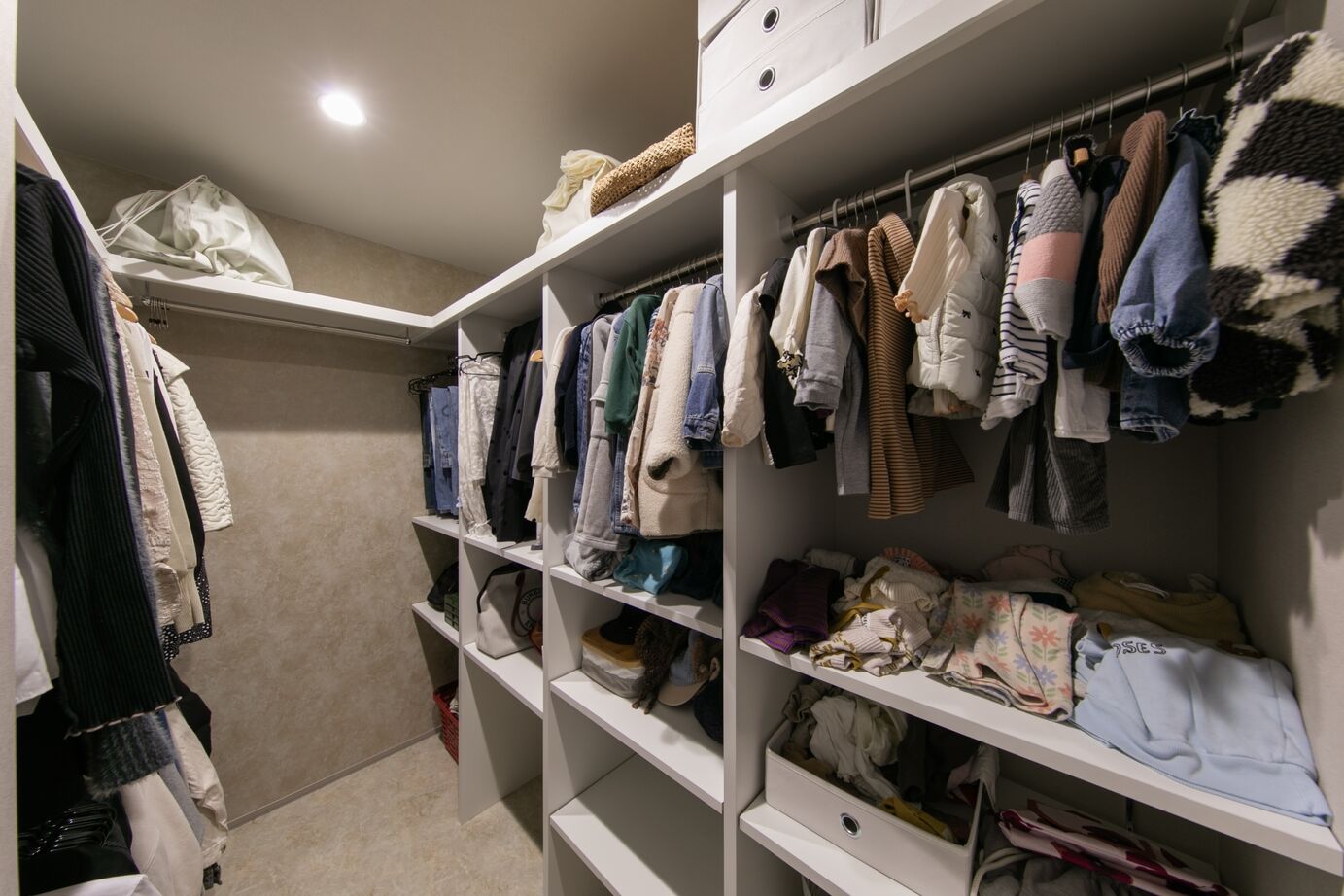 昭和ハウジング泉州・パナソニックビルダーズグループ 【岸和田市】シックなデザインと機能性。収納力と家事ラク動線で、暮らしにゆとりを生む家の建築実例画像7