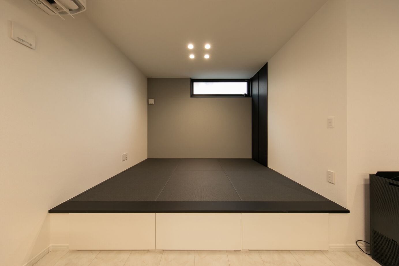 昭和ハウジング泉州・パナソニックビルダーズグループ 【貝塚市】趣味の釣り道具を賢く収納。ブラックと木目が映える、ホテルライクなモダン住宅の建築実例画像4