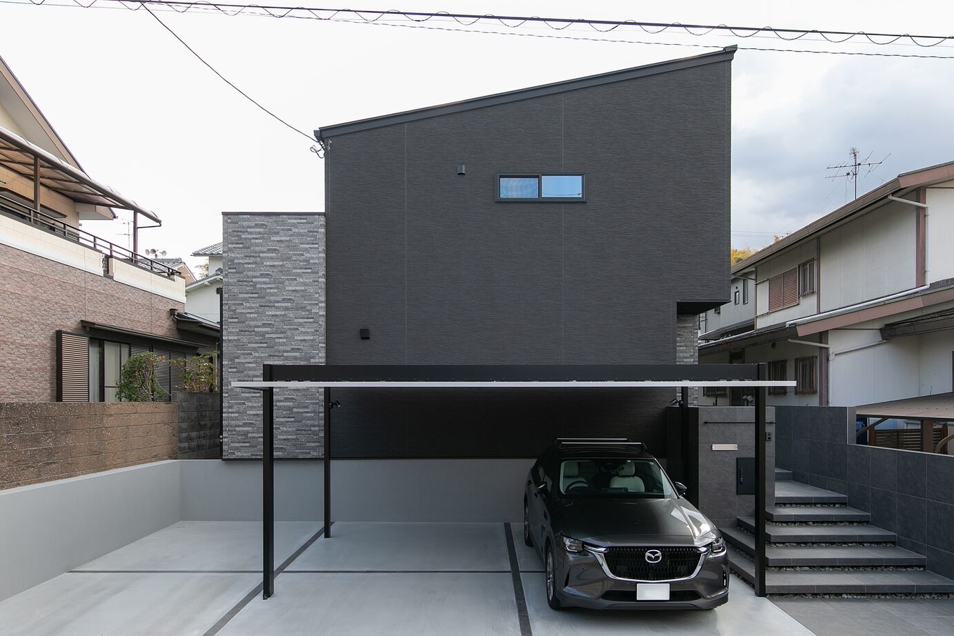 昭和ハウジング泉州・パナソニックビルダーズグループ 【貝塚市】趣味の釣り道具を賢く収納。ブラックと木目が映える、ホテルライクなモダン住宅の建築実例画像12