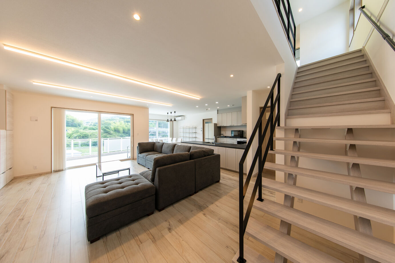 昭和ハウジング泉州・パナソニックビルダーズグループ 【貝塚市】片付けやすさとデザイン性を両立した、料理も会話も楽しめる、キッチンが中心の暮らしの建築実例画像6