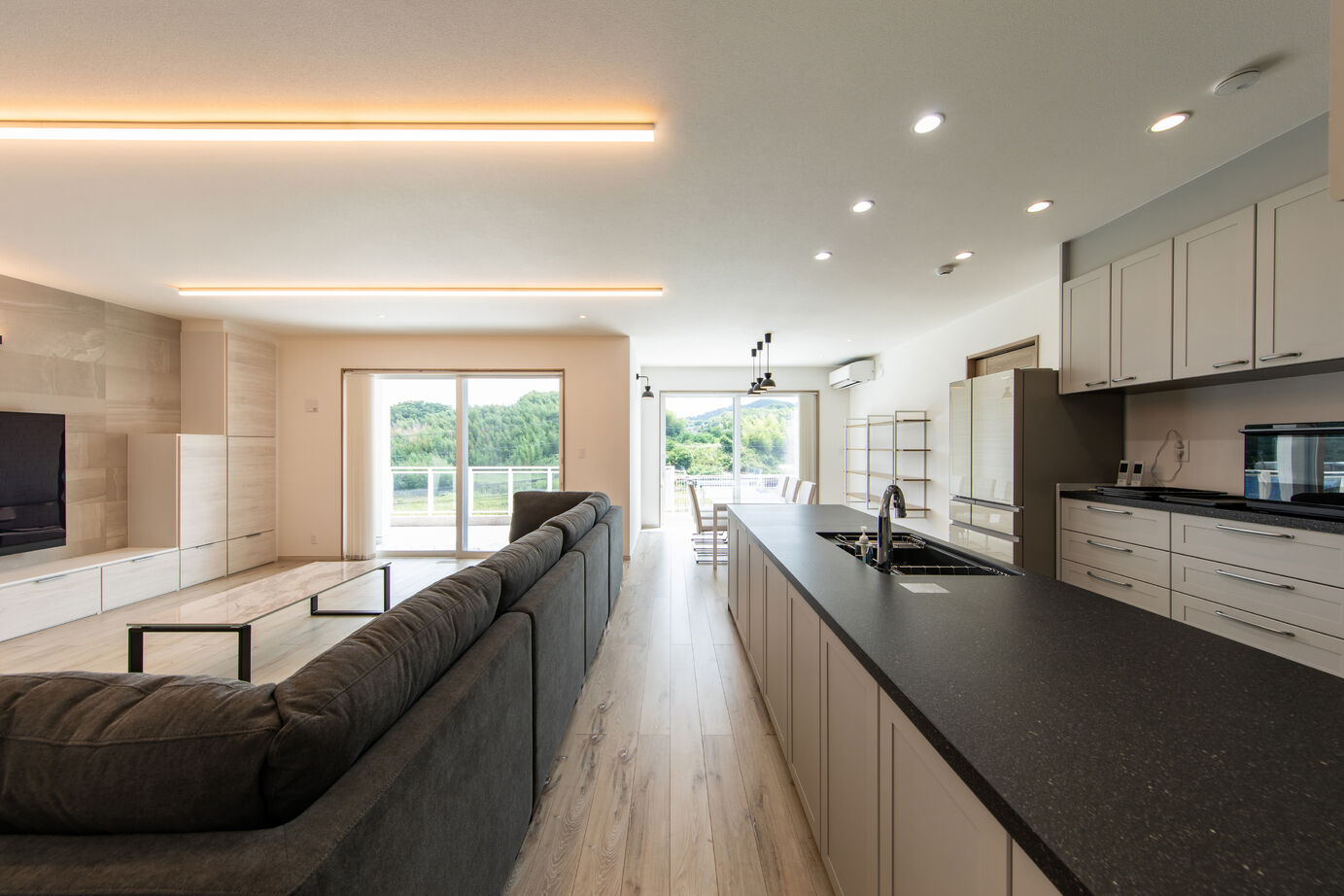 昭和ハウジング泉州・パナソニックビルダーズグループ 【貝塚市】片付けやすさとデザイン性を両立した、料理も会話も楽しめる、キッチンが中心の暮らしの建築実例画像7